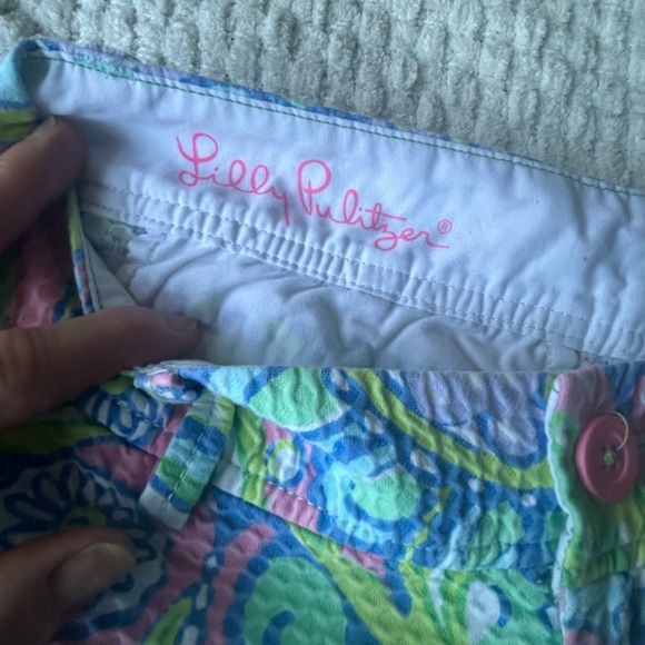 Lilly Pulitzer The Callahan short size 2. Pale pop art sea theme in pique. Nice! - Picture 9 of 14